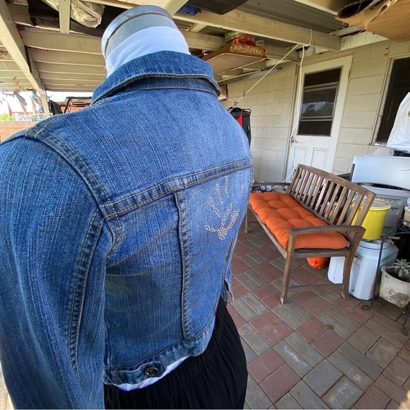 Zara super cute denim jean jacket. - Picture 3 of 8